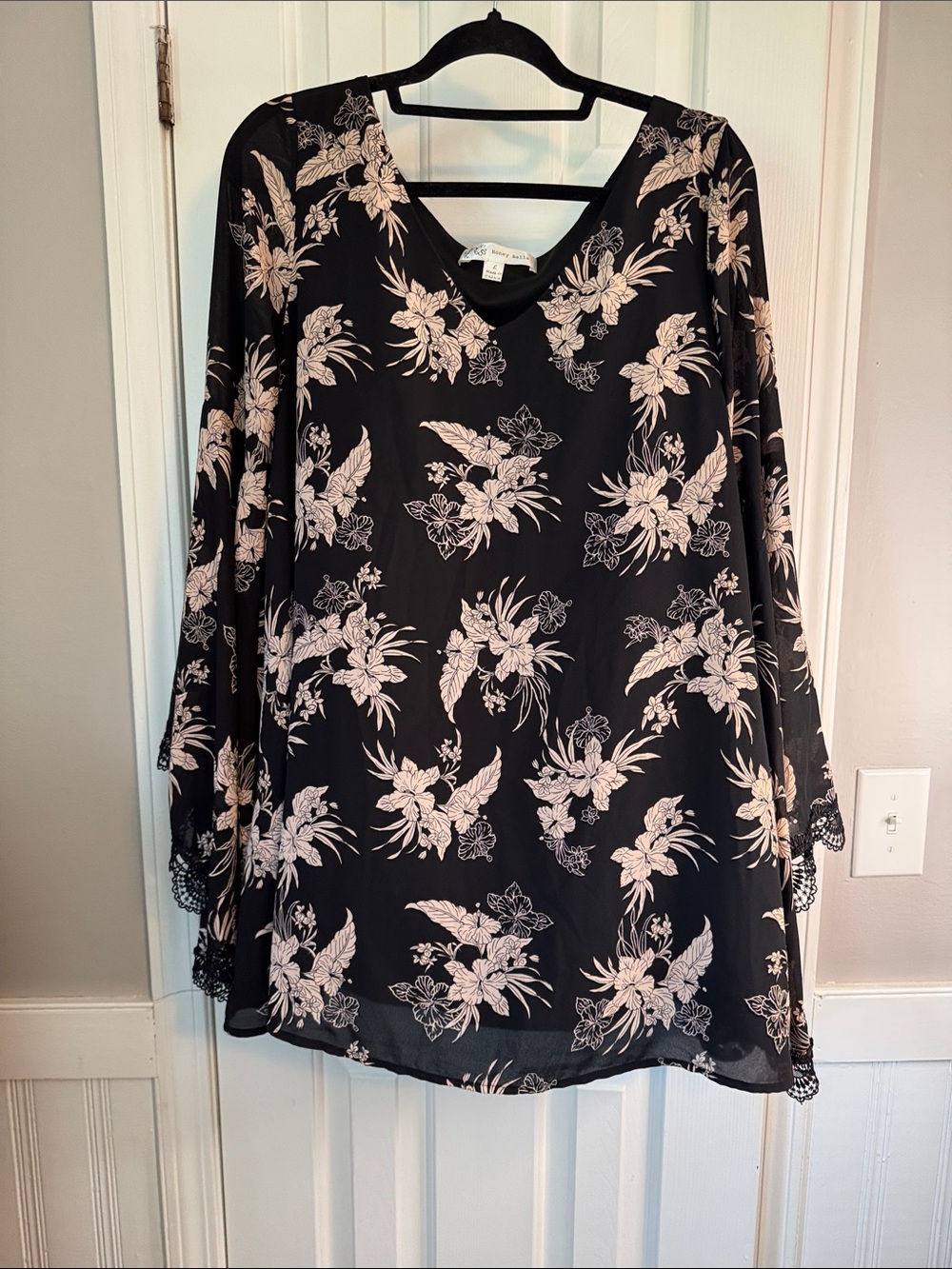 Honey Belle Black Floral V-Neck Dress with Cream Print (26)